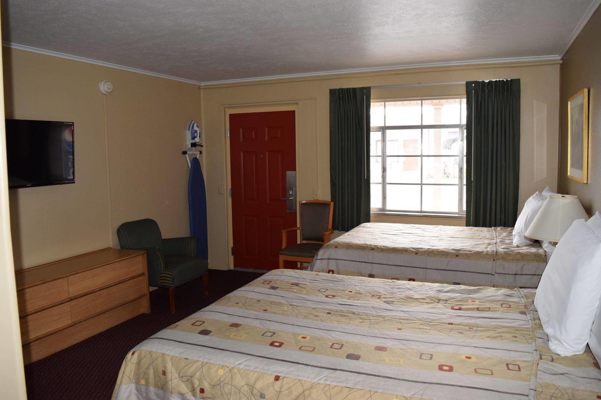 Economy Inn Taylorville Buitenkant foto